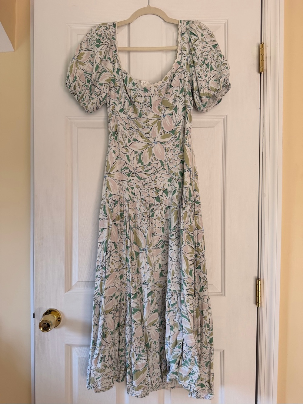 ASTR Floral Maxi Dress with Puff Sleeves